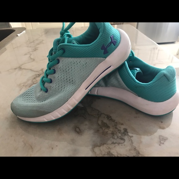 under armour girls sneakers